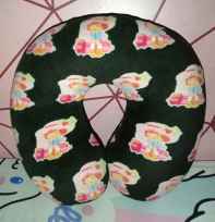 Bantal leher karakter