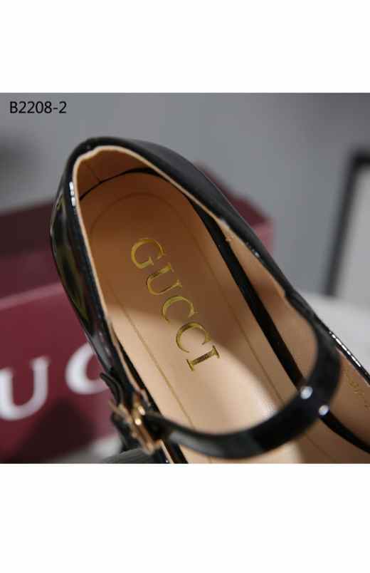 sepatu dan sandal tangerang selatan
