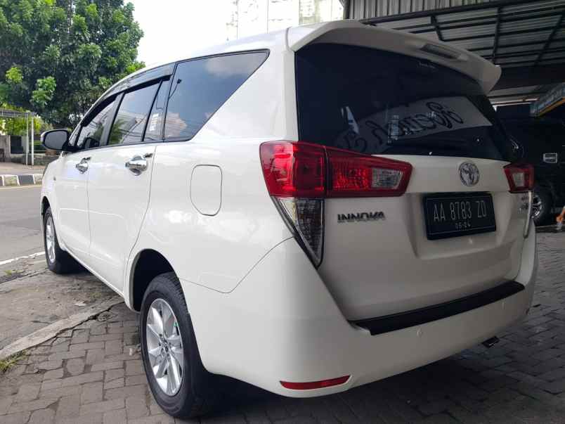 kijang innova mlati