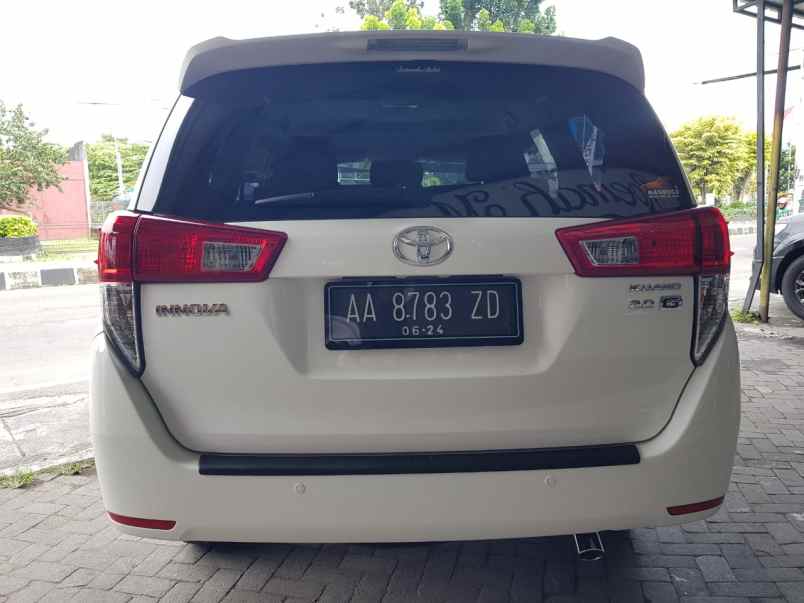 kijang innova mlati