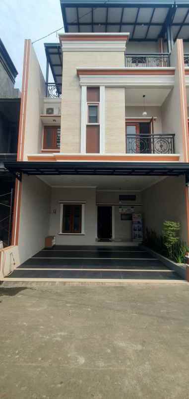 rumah jakarta timur