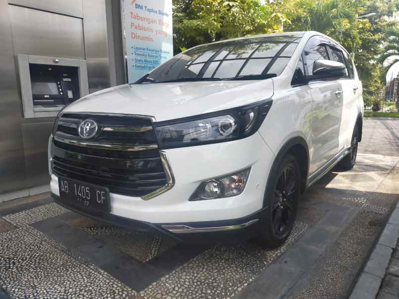 kijang innova mlati