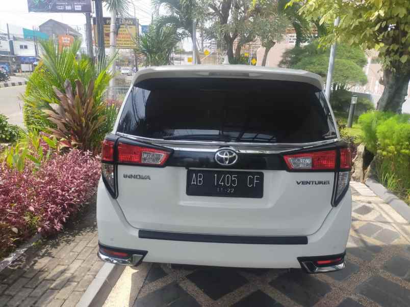 kijang innova mlati